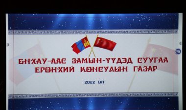 БНХАУ-аас Замын-Үүдэд суугаа Ерөнхий консулын газраас Ерөнхий боловсролын сургуулийн хүүхдүүдэд мөнгөн тэтгэмжийн дэмжлэг үзүүллээ.
