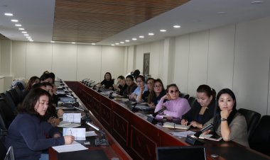 Аймгийн хөдөлмөр халамж үйлчилгээний газрын ажлын хэсэг ажиллаж байна.