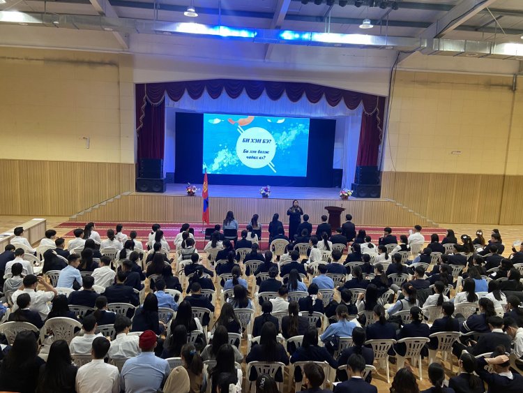 Монгол улсын иргэний андгай өргөж үнэмлэх, батламж гардан авсан ерөнхий боловсролын 10-11 дүгээр ангийн сурагч нарт зориулан лекц тавиуллаа.