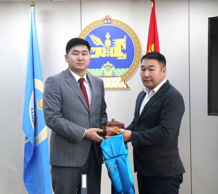 ЗАМЫН-ҮҮД ХОТЫН ЗАХИРАГЧИЙН АЖЛЫН АЛБАНЫ ДАРГА ТОМИЛОГДЛОО