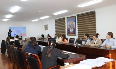 СОЁМБО БАГИЙН АЖЛЫН АЛБА ЗАМЫН-ҮҮД СУМЫН СУМ ДУНДЫН ЦАГДААГИЙН ХЭЛТЭСТЭЙ ХАМТРАН гэмт хэргээс урьдчилан сэргийлэх чиглэлээр Сөёмбо багийн Ажлын алба болон иргэдийн төлөөлөлд “Цахим хэрэгсэл ашиглан үйлдэгдэж буй гэмт хэргээс урьдчилан сэргийлэх”, гэр бүлийн хүчирхийллийн хор уршгийн талаар мэдээлэл өглөө.