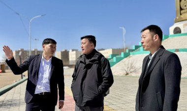Замын-Үүд суманд үйл ажиллагаагаа өргөжүүлж, шинэ салбараа нээхээр төлөвлөж буй Pizza Hut брэндийн Монгол дахь эрх эзэмшигч Таван Богд Групп-ийн төлөөлөлтэй Замын-Үүд сумын Засаг дарга Б.Сайнбаяр уулзлаа